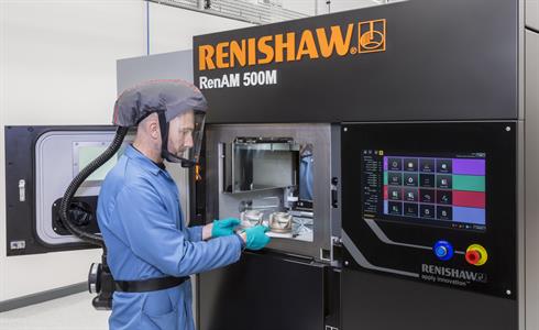由 Renishaw RenAM 500M 金屬積層製造系統取下展示用 Land Rover BAR 金屬積層製造歧管