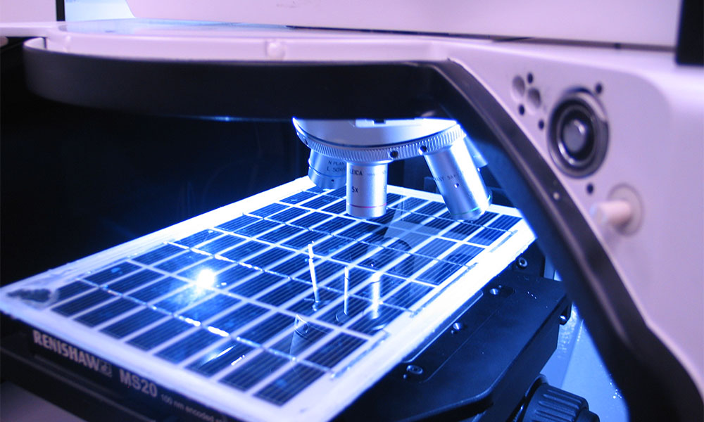 inVia 拉曼顯微鏡與太陽能面板