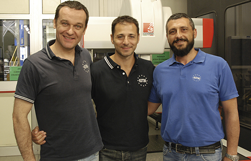 Vittorio Caggiano、Marco Iannuzzi 和 Maurizio Rullo 於 EMA 的量測室